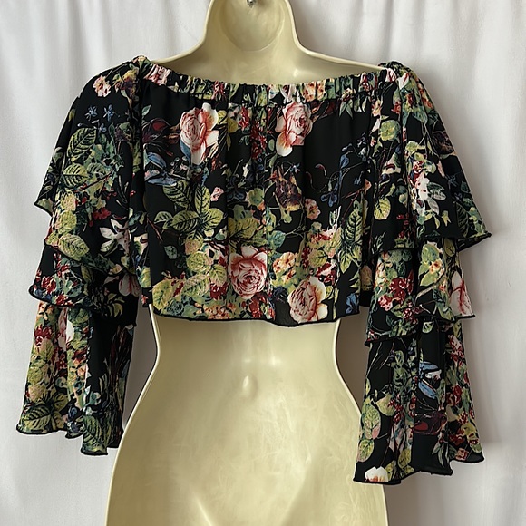 Love LF NWT Black Floral 3/4 Ruffled Bell Sleeve Crop Top Shirt **Size S** 🔥🔥 - Picture 2 of 4